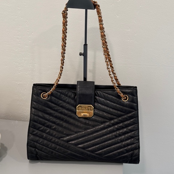 Chanel Large Gabrielle chevron Tote - Picture 1 of 16